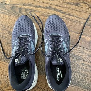 Men’s Brooks Adrenaline 21 sneakers